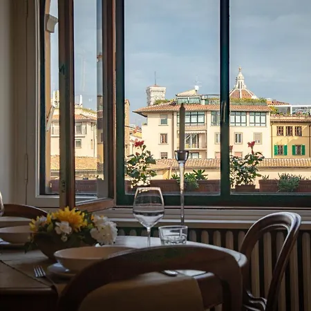 Ponte Vecchio 3 Bedroom Appartamento