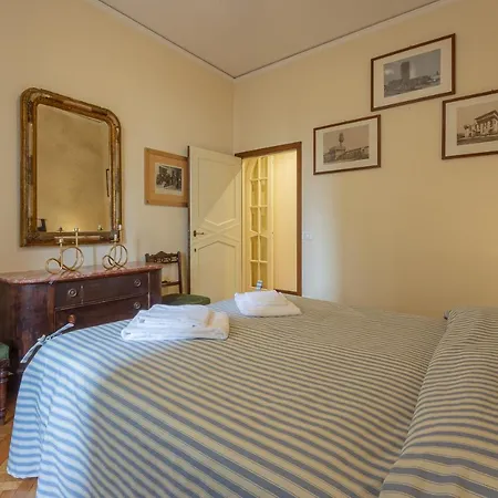 Ponte Vecchio 3 Bedroom Apartamento
