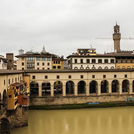 Ponte Vecchio 3 Bedroom Appartamento