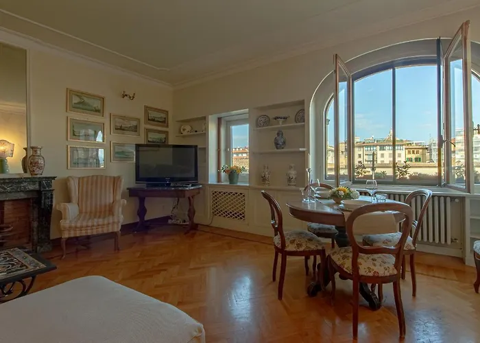 Apartamento Ponte Vecchio 3 Bedroom Florencia