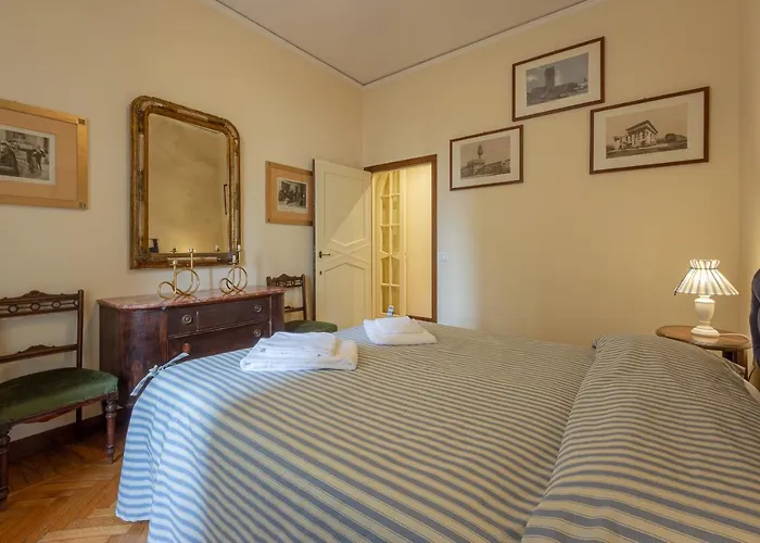 Ponte Vecchio Luxury Ii Apartment