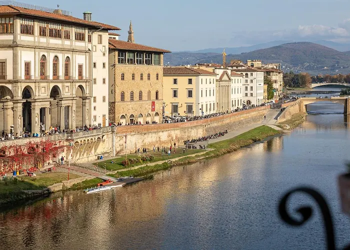 Ponte Vecchio Luxury Ii Apartment