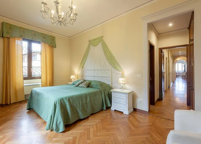 Ponte Vecchio Luxury Ii Apartment